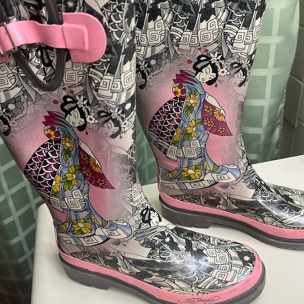 Ed Hardy Rubber Boots. Size 9. Geisha Girl Pink Accents